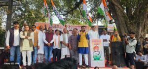 वादिर खान के नेतृत्व में सैकड़ों कार्यकर्ता कलेक्टर कार्यालय का घेराव में हुए शामिल , शहर–गाँव की समस्याओं पर गरजी कांग्रेस