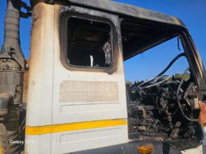 रतनपुर: ट्रेलर में लगी आग से 3 वर्षीय मासूम की दर्दनाक मौत ,केबिन में सो रहा था बच्चा, शॉर्ट-सर्किट की आशंका — पुलिस जांच जारी