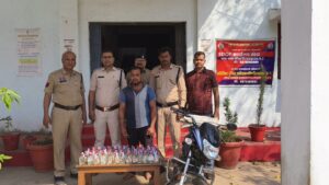 रतनपुर पुलिस का शराब कोचियों पर प्रहार, 7 लीटर कच्ची महुआ शराब व 80 पाव देशी शराब जब्त